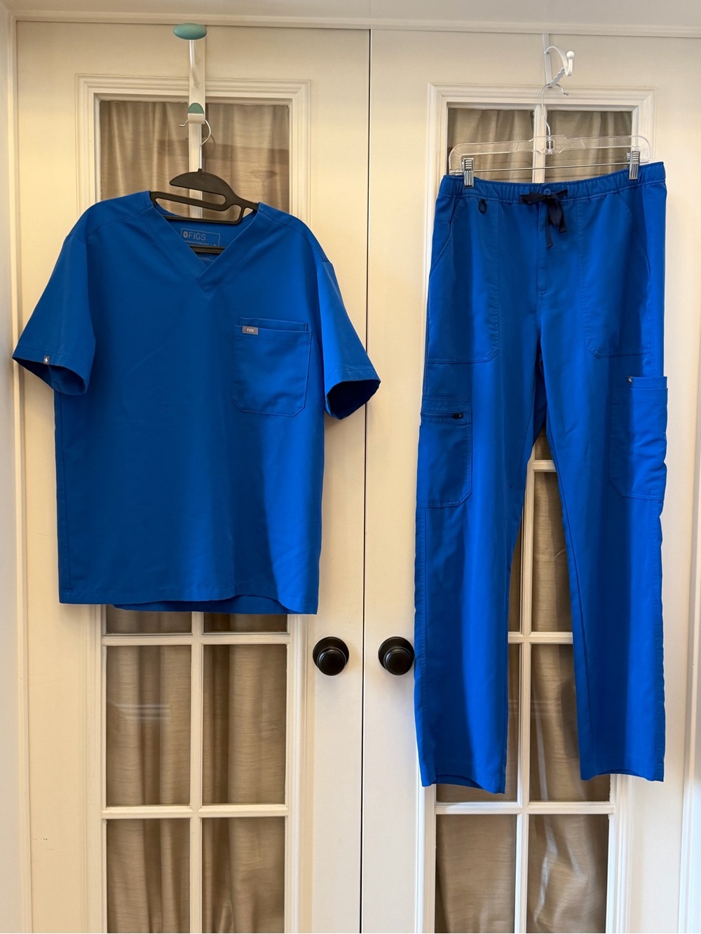 Men’s MEDIUM Top w/ Large Bottoms Royal Blue EUC